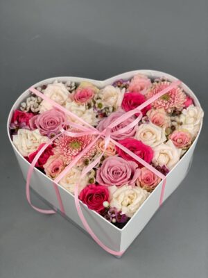 Композиция «Flowers heart» купить с доставкой в Мытищах