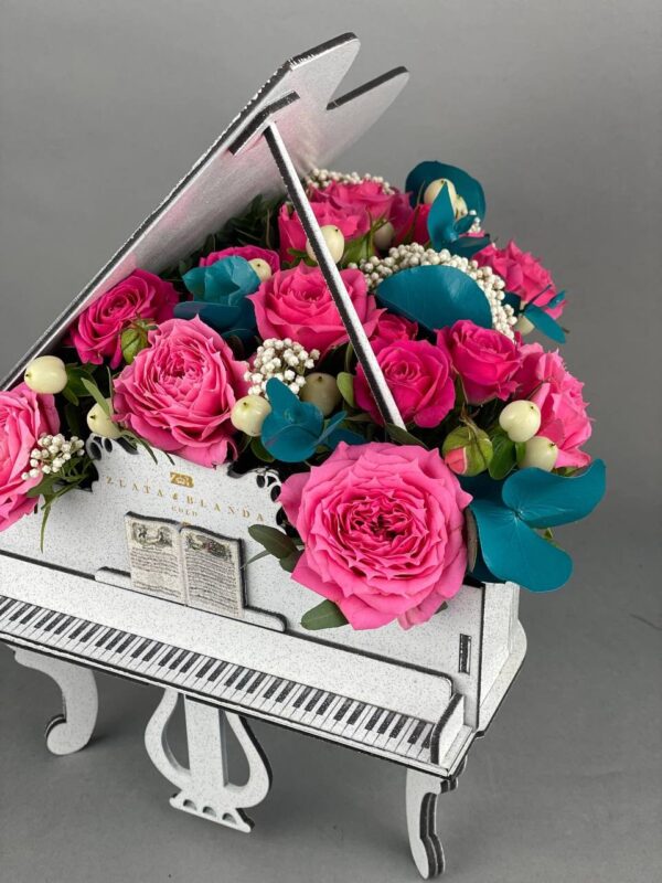 Композиция «Pink Piano» купить с доставкой в Мытищах