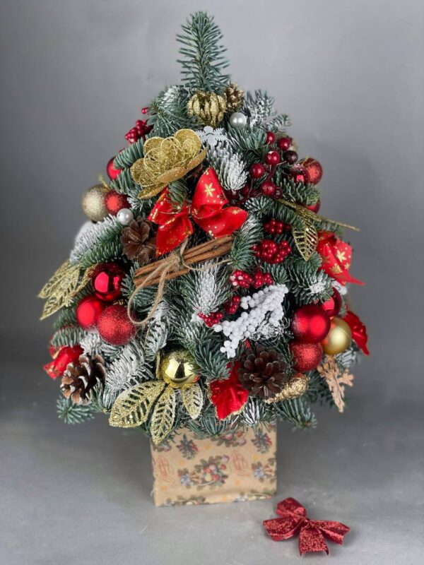Елка из нобилиса «Christmas tree in red» купить с доставкой в Мытищах