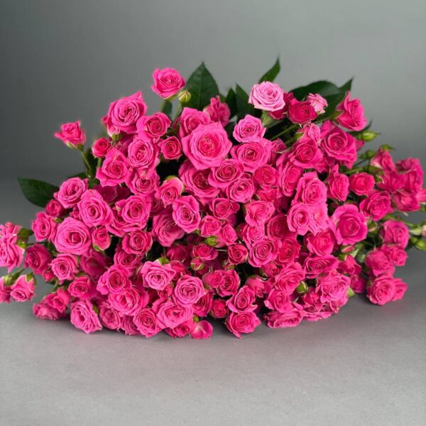Кустовая роза сорта «Lovely Lydia» купить с доставкой в Мытищах