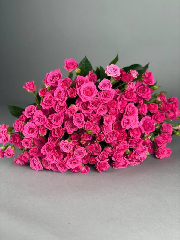 Кустовая роза сорта «Lydia Lovely» купить с доставкой в Мытищах