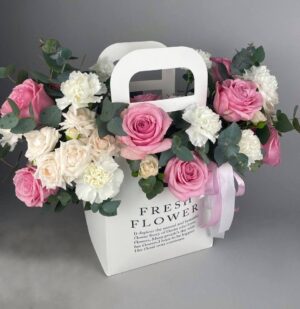 Композиция «Pink flowers bag» купить с доставкой в Мытищах