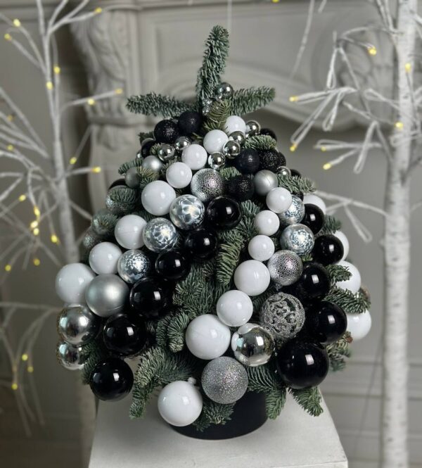 Ёлочка «Christmas tree in black and white» купить с доставкой в Мытищах